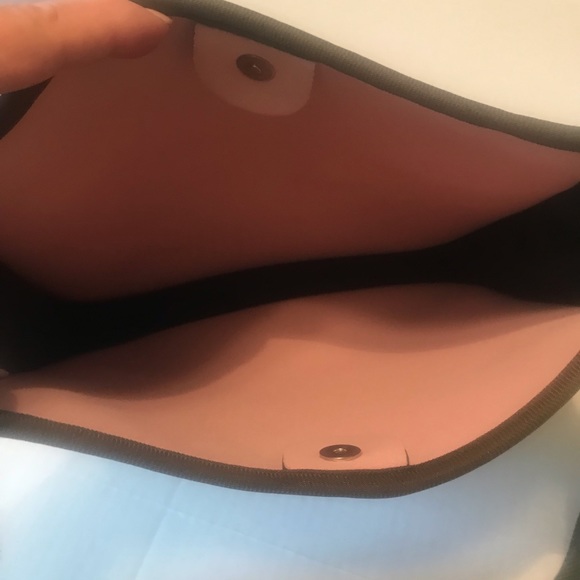 💗Ah-dorned messenger guitar strap pink camo crossbody bag.💗 - Picture 4 of 8